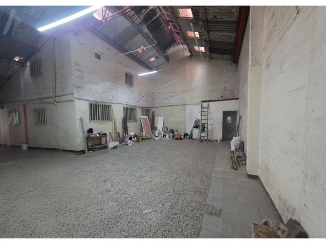 Bodega en venta en Conquistadores, Medellín, 180 m² · foto 8 de 9