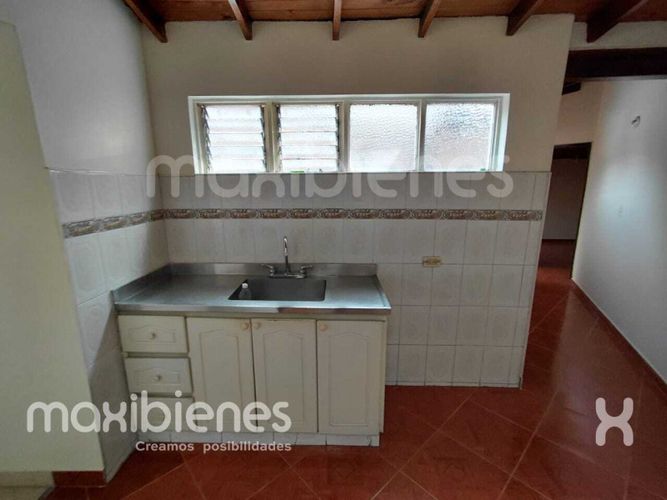 Casa de 3 alcobas en venta en Florida Nueva, Medellín, 147 m² · foto 2 de 24