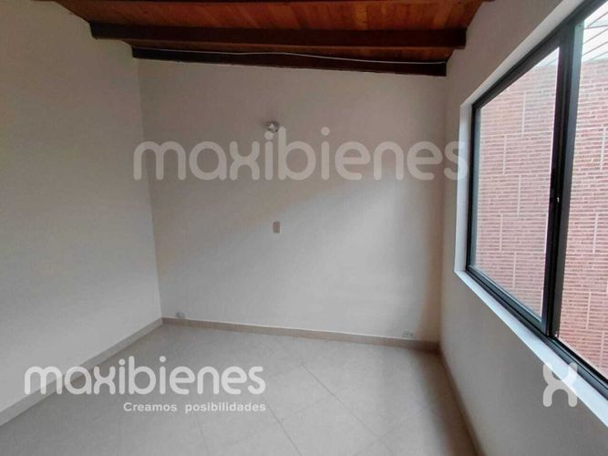 Casa de 3 alcobas en venta en Florida Nueva, Medellín, 147 m² · foto 3 de 24