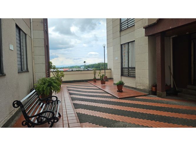 Apartamento de 3 alcobas en venta en Cr. Torres De Laureles, Armenia, 90 m² · foto 2 de 22