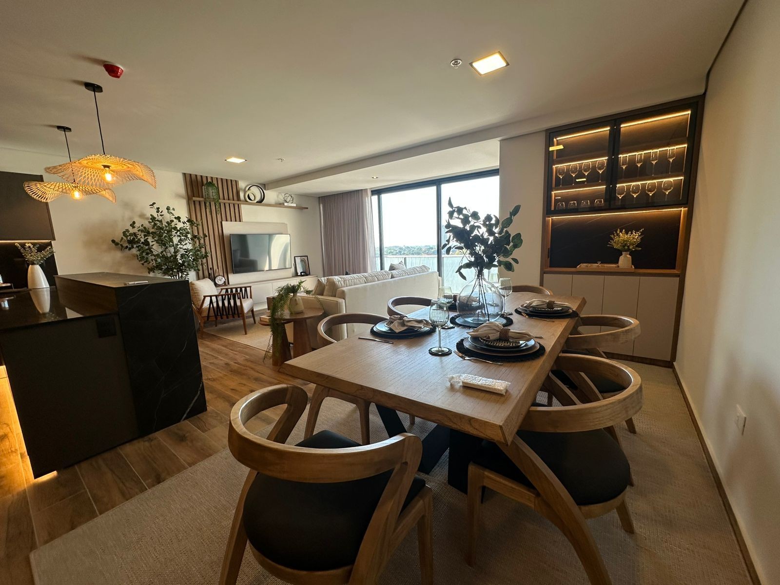 Exclusivo Departamento de Lujo con Vistas Panorámicas en Av. Molas López, a Pasos del Shopping del Sol, Barrio Las Lomas - 113m² de Puro Confort y Prestigio. — foto 2