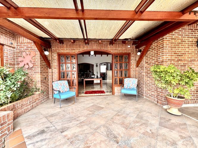 Casa de 7 alcobas en venta en San Jose De Bavaria, Bogotá, 1047 m² · foto 2 de 24