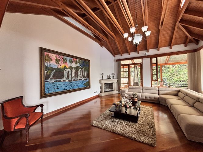 Casa de 7 alcobas en venta en San Jose De Bavaria, Bogotá, 1047 m² · foto 4 de 24