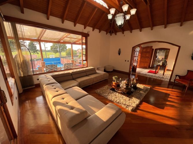 Casa de 7 alcobas en venta en San Jose De Bavaria, Bogotá, 1047 m² · foto 5 de 24