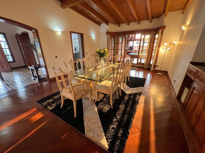 Casa de 7 alcobas en venta en San Jose De Bavaria, Bogotá, 1047 m² · foto 8 de 24