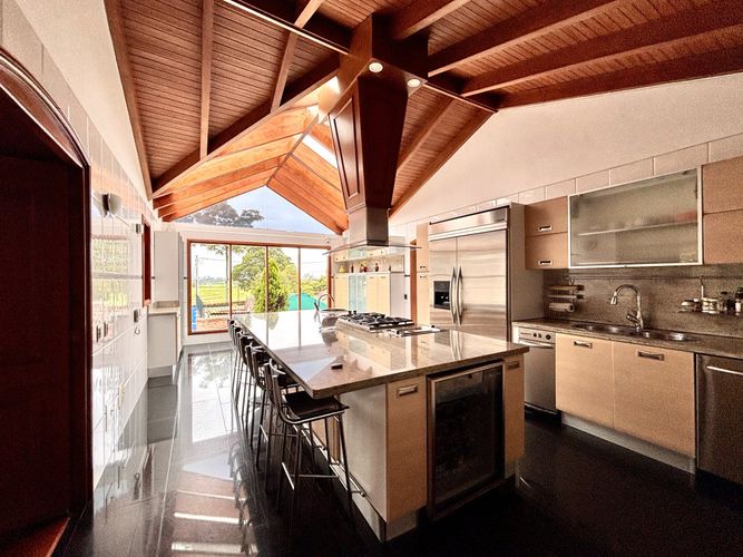 Casa de 7 alcobas en venta en San Jose De Bavaria, Bogotá, 1047 m² · foto 9 de 24
