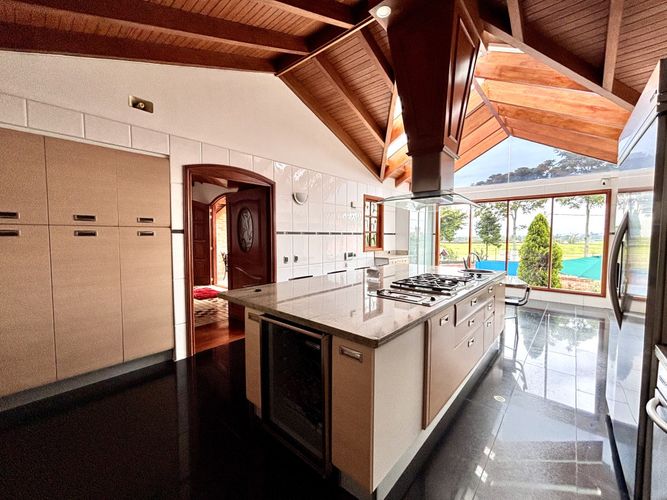 Casa de 7 alcobas en venta en San Jose De Bavaria, Bogotá, 1047 m² · foto 10 de 24