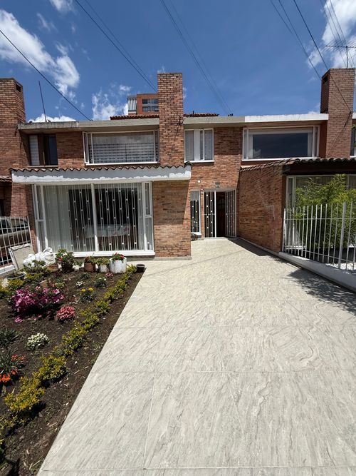 Casa de 5 alcobas en venta en Nuevo Country, Bogotá, 238 m² · foto 2 de 24