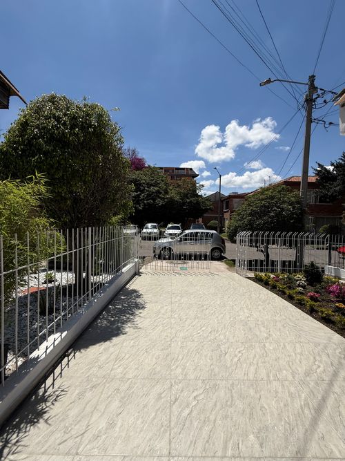 Casa de 5 alcobas en venta en Nuevo Country, Bogotá, 238 m² · foto 3 de 24