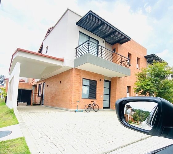 Casa de 3 alcobas en arriendo en San Jose Sur, Pereira, 210 m² · foto 7 de 10