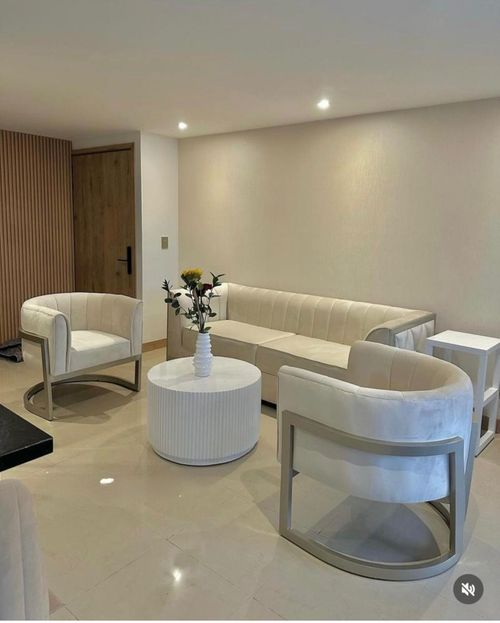 Casa de 4 alcobas en venta en El Castillo, Jamundí, 253 m² · foto 2 de 24