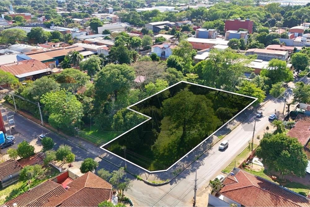 AMPLIO TERRENO COMERCIAL EN ESQUINA EN FERNANDO SUR EN VENTA (4.460 M2) — foto 2