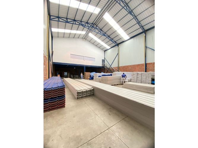 Bodega en venta en Troncal, Cali, 861 m² · foto 4 de 13