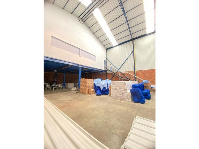 Bodega en venta en Troncal, Cali, 861 m² · foto 11 de 13