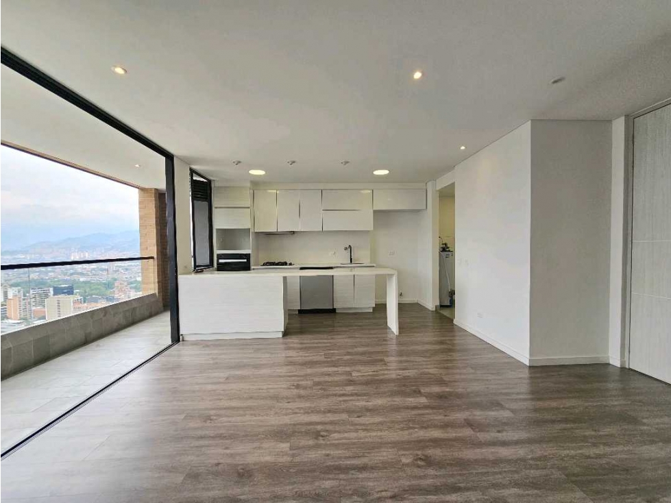Apartamento en arriendo en El Poblado, Medellín · foto 2 de 24