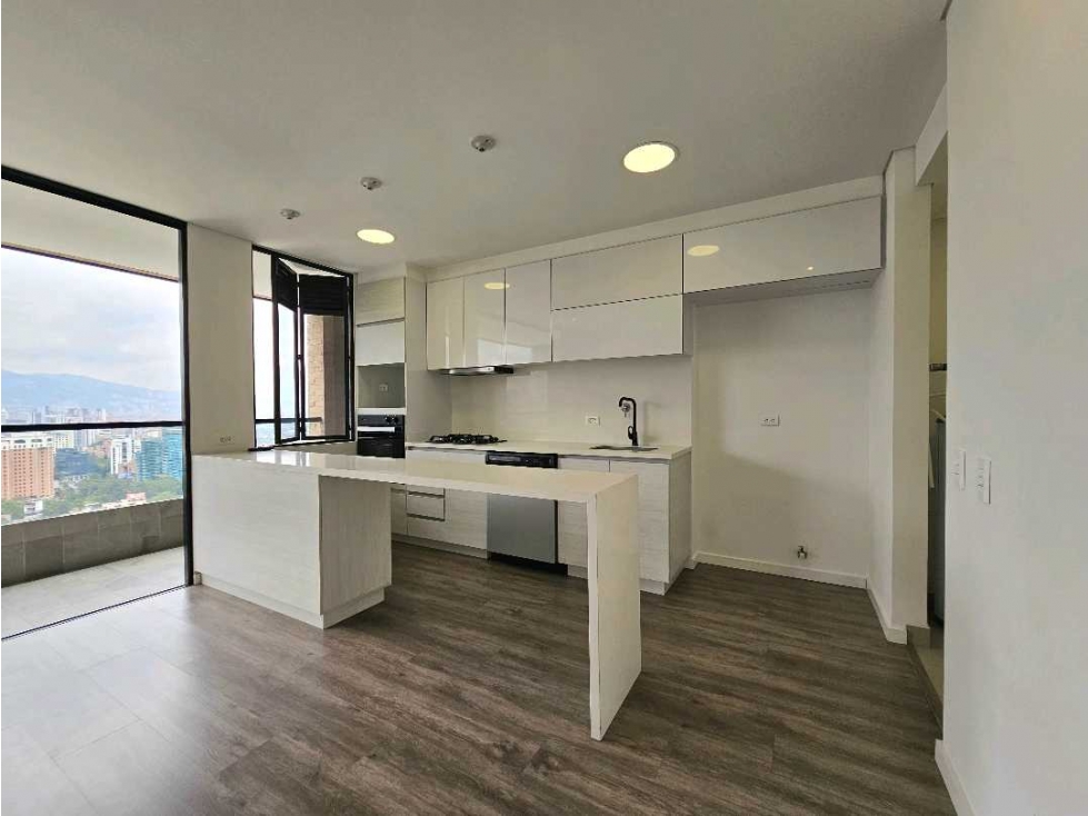 Apartamento en arriendo en El Poblado, Medellín · foto 3 de 24