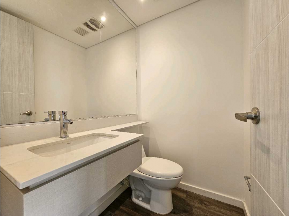 Apartamento en arriendo en El Poblado, Medellín · foto 4 de 24
