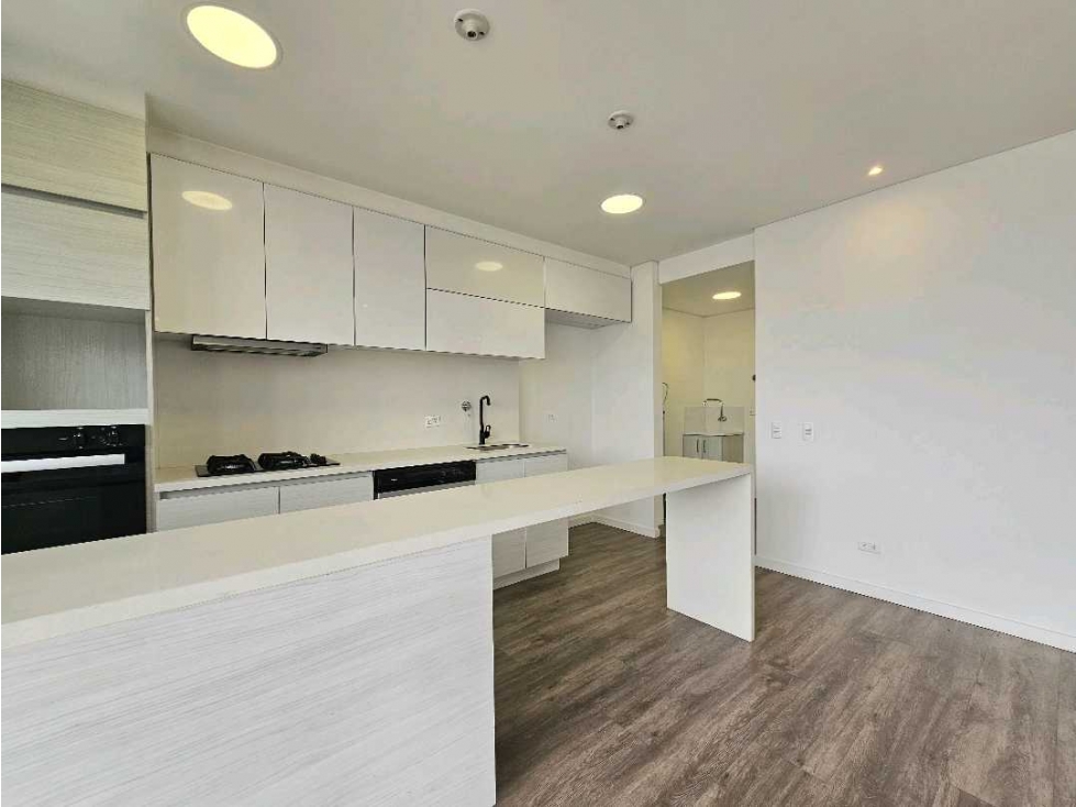Apartamento en arriendo en El Poblado, Medellín · foto 9 de 24