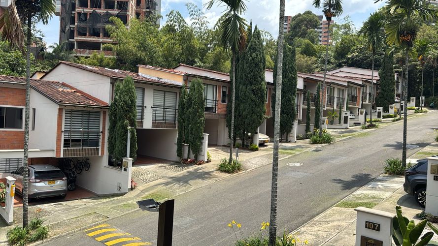 Casa de 3 alcobas en venta en Cumbres, Envigado, 166 m² · foto 2 de 24