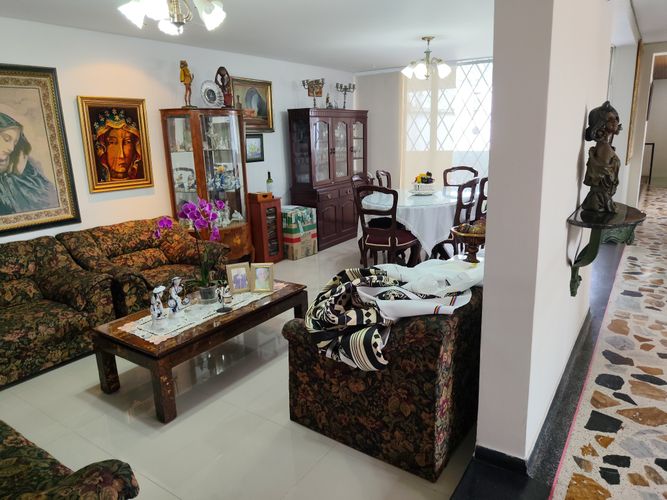 Casa en venta en El Contador, Bogotá, 600 m² · foto 3 de 7