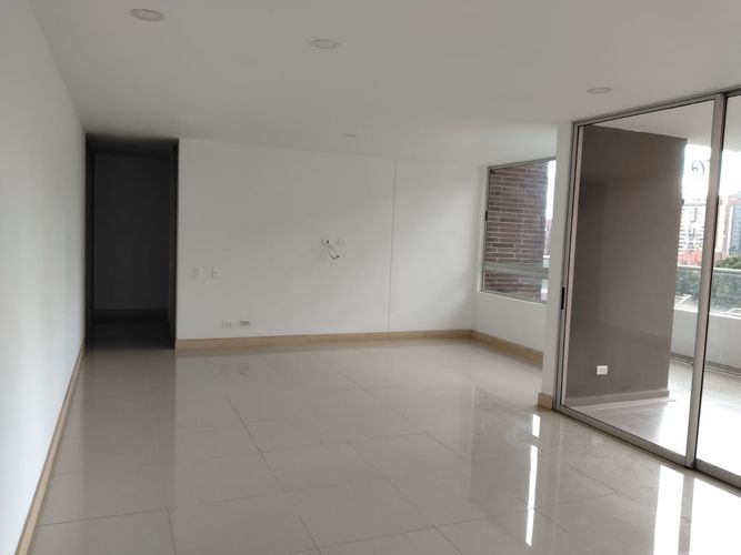 Apartamento de 2 alcobas en arriendo en El Poblado, Medellín, 127 m² · foto 4 de 20