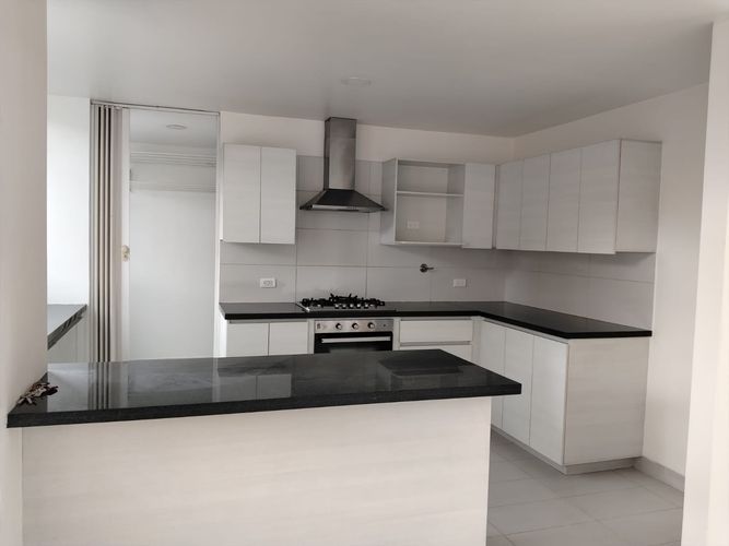 Apartamento de 2 alcobas en arriendo en El Poblado, Medellín, 127 m² · foto 5 de 20
