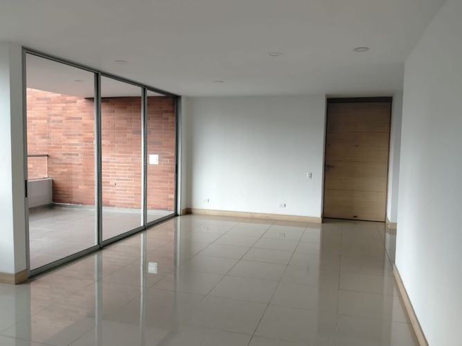 Apartamento de 2 alcobas en arriendo en El Poblado, Medellín, 127 m² · foto 2 de 20