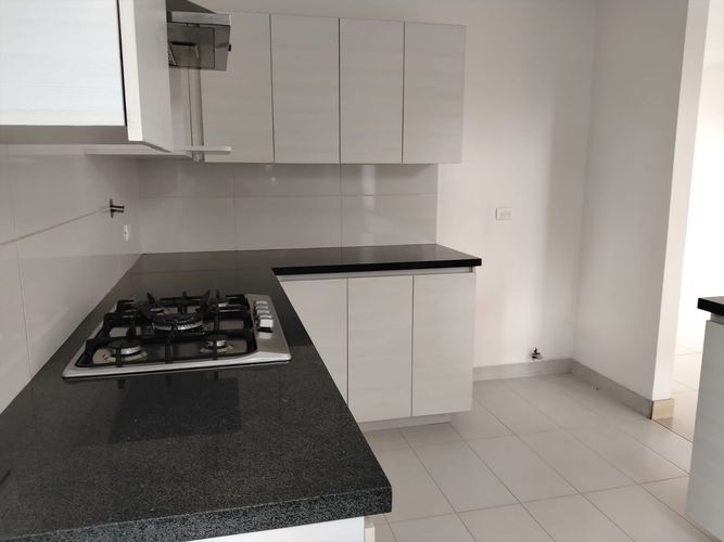 Apartamento de 2 alcobas en arriendo en El Poblado, Medellín, 127 m² · foto 7 de 20