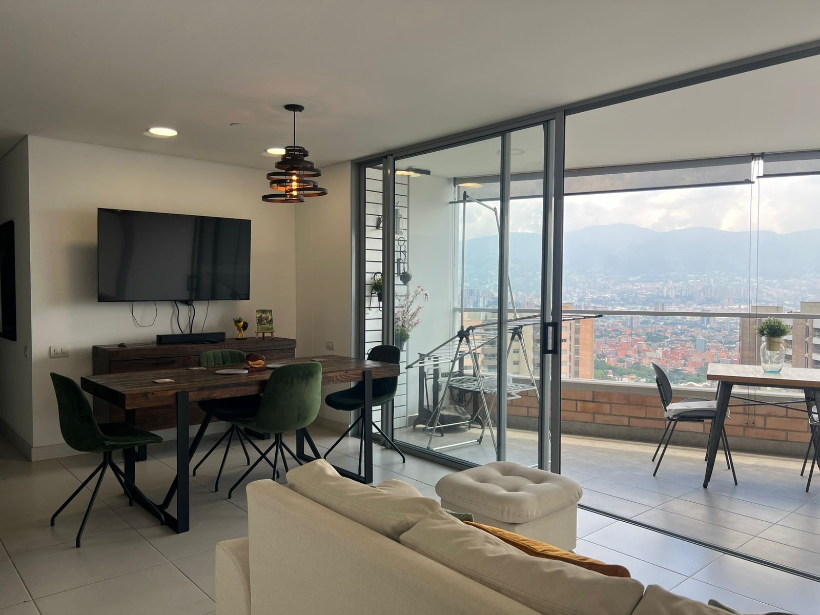 Apartamento en arriendo en Cumbres, Envigado · foto 3 de 17
