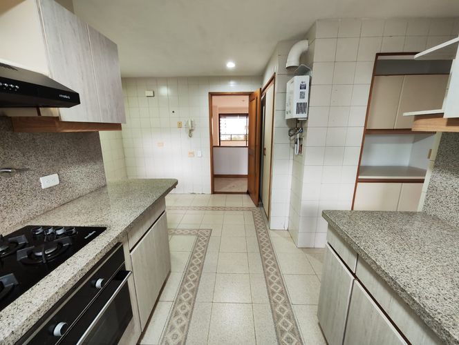 Apartamento de 3 alcobas en arriendo en Urbanización Las Cumbres, Medellín, 220 m² · foto 2 de 20