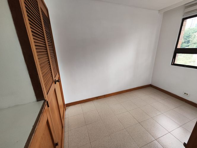 Apartamento de 3 alcobas en arriendo en Urbanización Las Cumbres, Medellín, 220 m² · foto 3 de 20