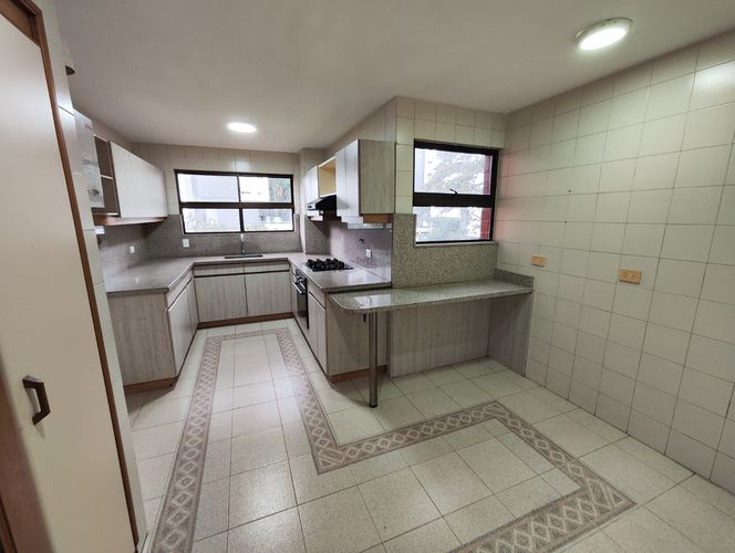 Apartamento de 3 alcobas en arriendo en Urbanización Las Cumbres, Medellín, 220 m² · foto 4 de 20