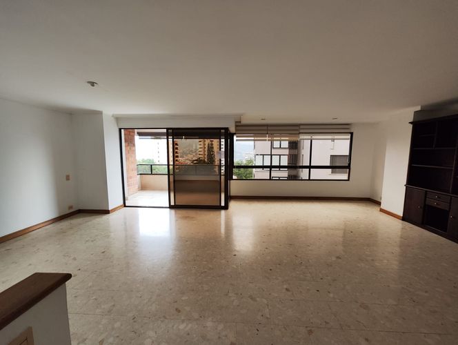 Apartamento de 3 alcobas en arriendo en Urbanización Las Cumbres, Medellín, 220 m² · foto 5 de 20