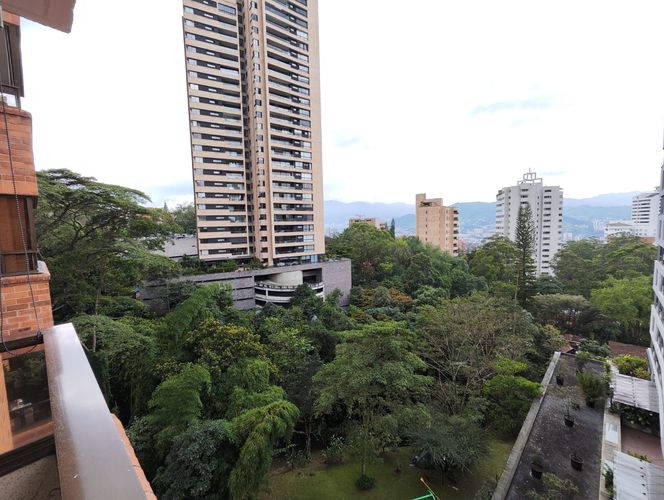 Apartamento de 3 alcobas en arriendo en Urbanización Las Cumbres, Medellín, 220 m² · foto 9 de 20