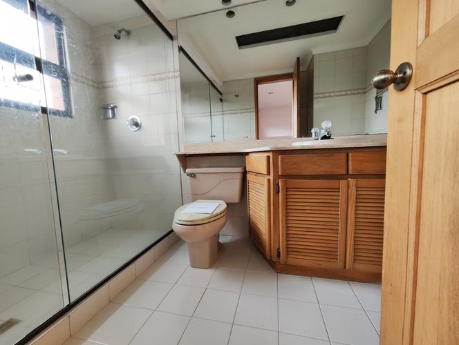 Apartamento de 3 alcobas en arriendo en Urbanización Las Cumbres, Medellín, 220 m² · foto 16 de 20