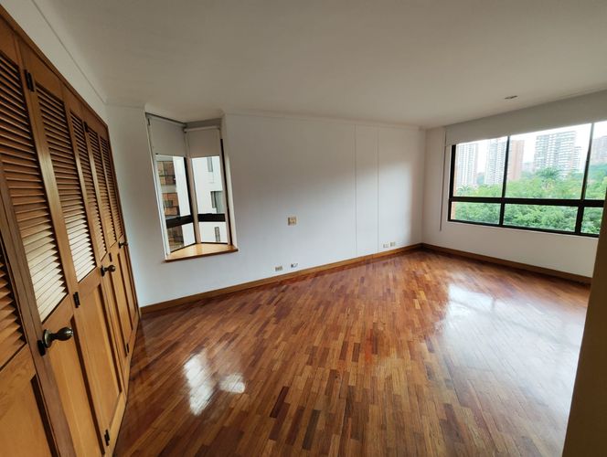 Apartamento de 3 alcobas en arriendo en Urbanización Las Cumbres, Medellín, 220 m² · foto 18 de 20