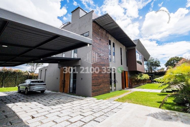 Casa de 4 alcobas en venta en Las Palmas, Envigado, 800 m² · foto 3 de 24