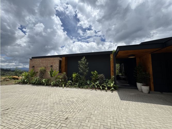 Casa de 3 alcobas en venta en San Miguel, La Ceja, 278 m² · foto 4 de 24