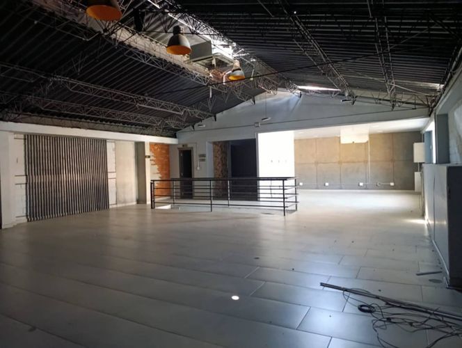 Bodega en venta en Laureles, Medellín, 285 m² · foto 2 de 13