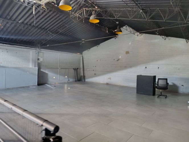 Bodega en venta en Laureles, Medellín, 285 m² · foto 12 de 13