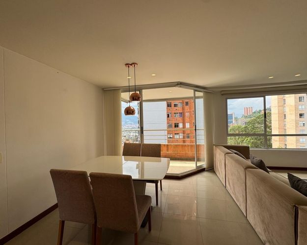 Apartamento de 3 alcobas en venta en El Poblado, Medellín, 103 m² · foto 2 de 16