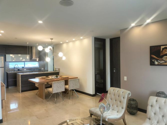 Apartamento de 2 alcobas en arriendo en El Poblado, Medellín, 145 m² · foto 5 de 17