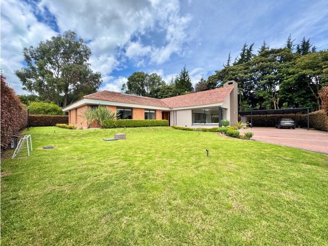 Casa de 3 alcobas en venta en Guaymaral, Bogotá, 360 m² · foto 2 de 24