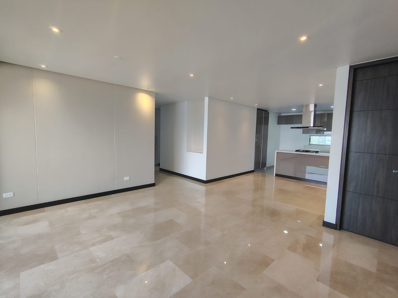 Apartamento en arriendo en El Poblado, Medellín · foto 3 de 19