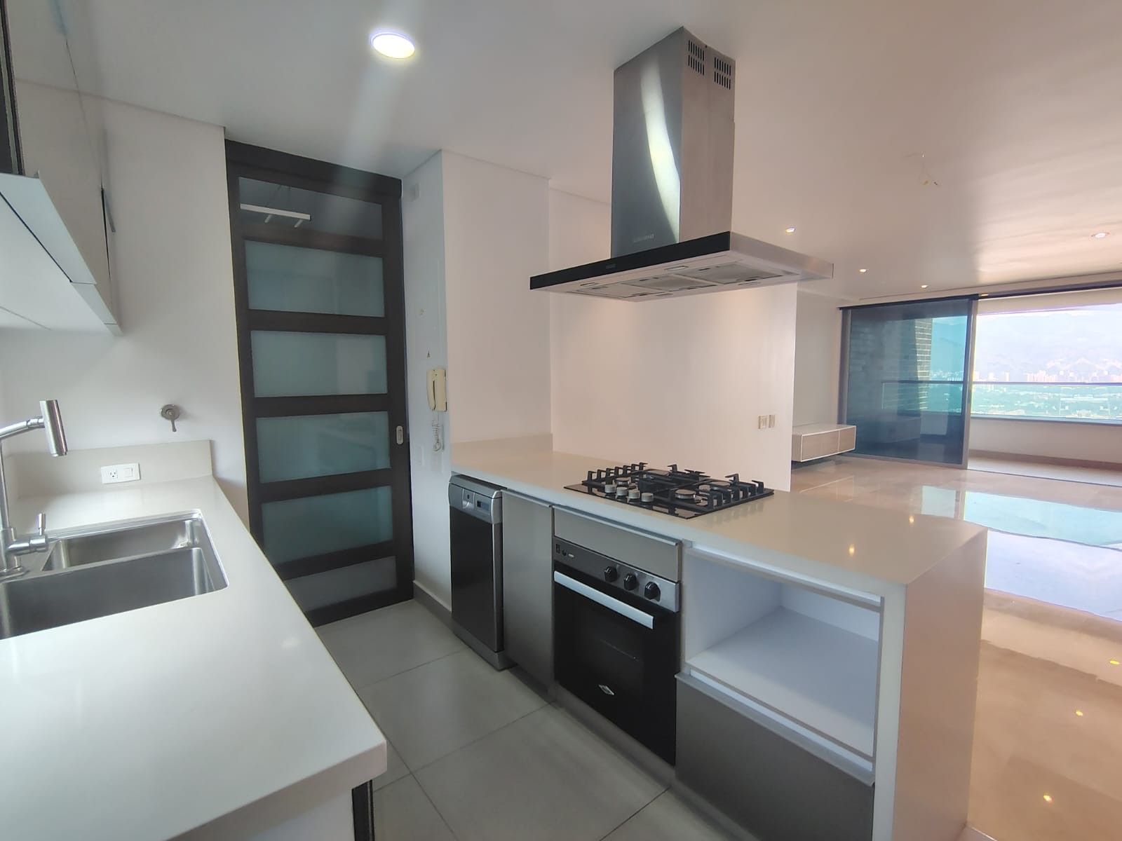Apartamento en arriendo en El Poblado, Medellín · foto 6 de 19