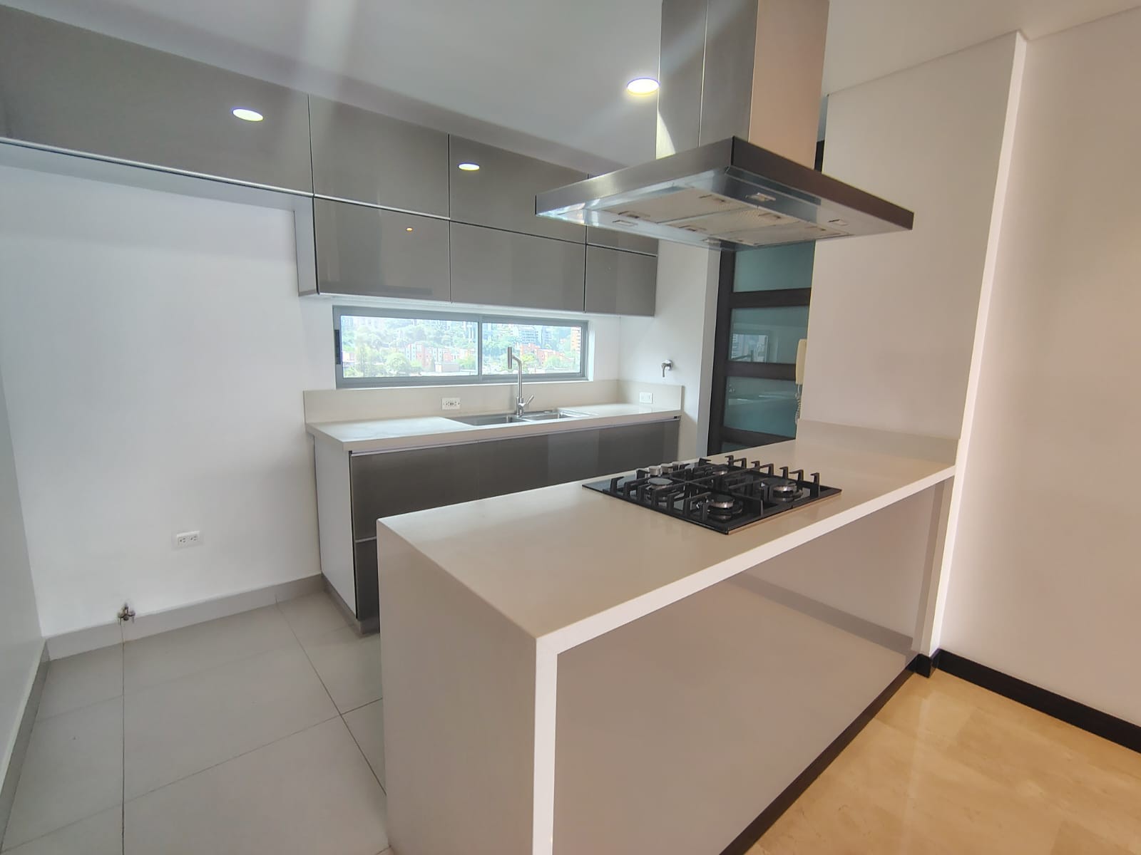 Apartamento en arriendo en El Poblado, Medellín · foto 8 de 19
