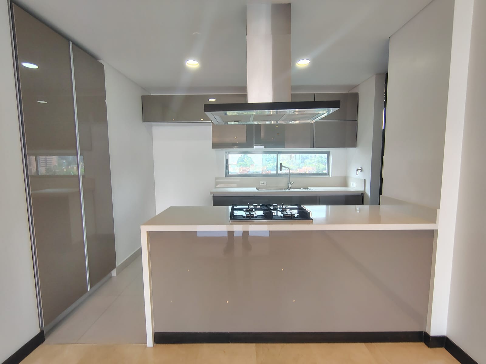 Apartamento en arriendo en El Poblado, Medellín · foto 7 de 19