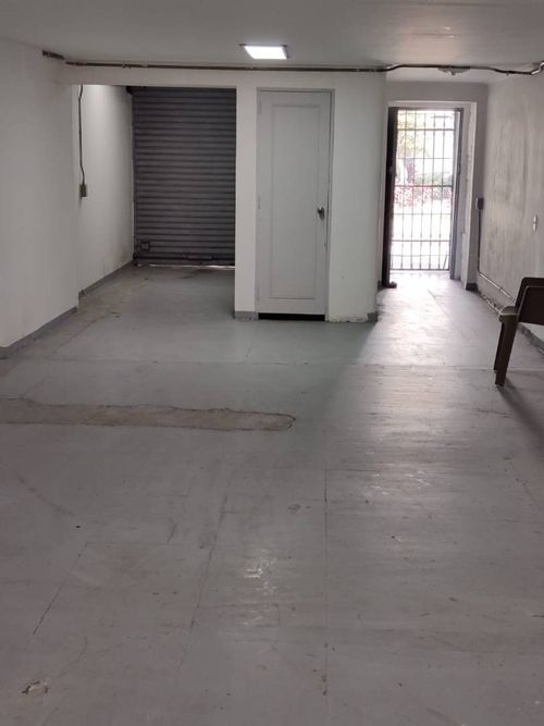 Bodega en arriendo en Laureles, Medellín, 90 m² · foto 2 de 5