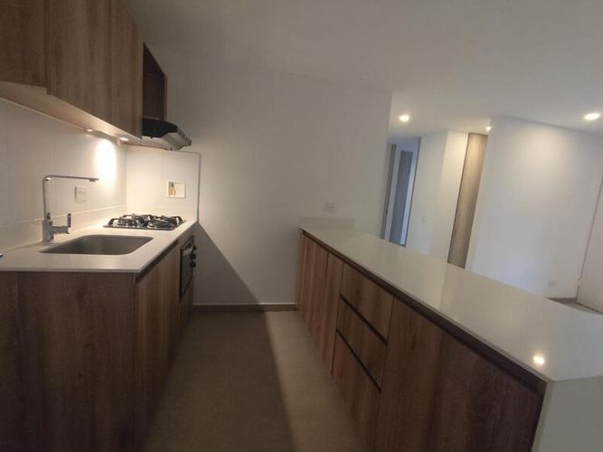 Apartamento de 2 alcobas en arriendo en San Lucas, Medellín, 76 m² · foto 2 de 11