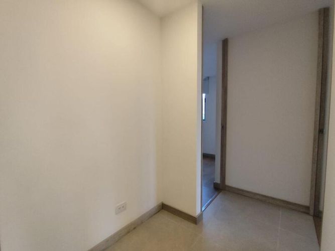 Apartamento de 2 alcobas en arriendo en San Lucas, Medellín, 76 m² · foto 4 de 11